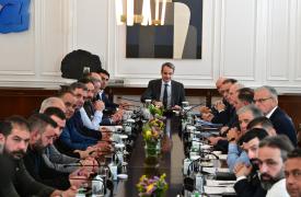 Σε εξέλιξη η συνάντηση Μητσοτάκη με εκπροσώπους κτηνοτρόφων στο Μέγαρο Μαξίμου