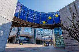 Οι Βρυξέλλες «παγώνουν» τη συμφωνία ΕΕ - ΗΠΑ ελέω δασμών Τραμπ