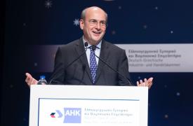 Χατζηδάκης: Εγγύηση για τις επόμενες γενιές η συνταγματική ρήτρα δημοσιονομικής σταθερότητας