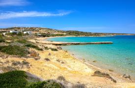 «Φρένο» από ΥΠΕΘΟ σε νέες καντίνες και ξαπλώστρες στα Κουφονήσια