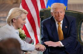 Τι σημαίνει η νέα δασμολογική πολιτική Τραμπ - Σε δοκιμασία οι εμπορικές σχέσεις με την ΕΕ