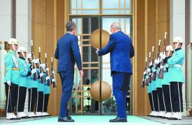 Γαλάζιες αναταράξεις ενόψει συνάντησης Μητσοτάκη-Ερντογάν - Δεν θα γίνω εργαλείο, διαμηνύει ο Ανδρουλάκης στους δημοσκόπους