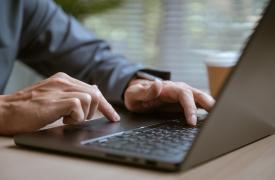 Τα 10 μέτρα του ΔΟΕ για εξοικονόμηση ενέργειας - Από τηλεργασία μέχρι μαγειρική