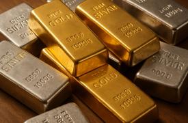 Επιμένει το «ξεπούλημα» στα πολύτιμα μέταλλα: Πτώση 12% για ασήμι - Πιέσεις στον χρυσό