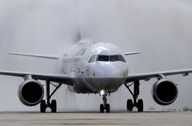 Κλειστό μέχρι νεοτέρας το αεροδρόμιο La Guardia - Αεροσκάφος της Air Canada Express συγκρούστηκε με όχημα εδάφους