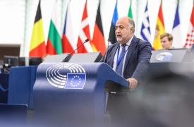 Ευρωκοινοβούλιο: Με ευρύτατη πλειοψηφία ψηφίστηκε η Έκθεση Τσιόδρα για την απλοποίηση της χημικής νομοθεσίας