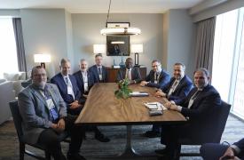 Συνάντηση Παπασταύρου με Chevron: Σεισμικές έρευνες νοτίως της Κρήτης έως το 2026