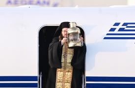 ΥΠΕΞ: «Η Ελλάδα θα εξαντλήσει κάθε δυνατότητα μεταφοράς του Αγίου Φωτός»