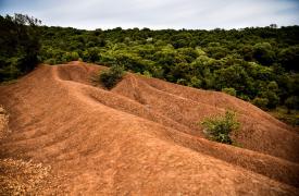 Κοκκινοπηλός Πρέβεζας: Ένα τοπίο που μοιάζει από άλλο πλανήτη