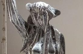 Θεσσαλονίκη: Άγνωστοι βανδάλισαν γλυπτό στο κέντρο της πόλης