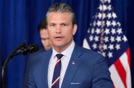 Χέγκσεθ για Ιράν: «Χτυπάμε χειρουργικά, συντριπτικά και αμετανόητα» - Οι στόχοι των ΗΠΑ