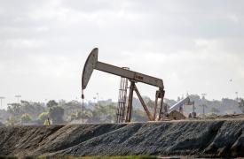 Νέο ράλι για το πετρέλαιο με ώθηση από τα Στενά του Ορμούζ