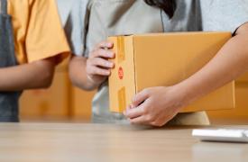 Πάσχα και αποστολές δεμάτων στο εξωτερικό: τι πρέπει να γνωρίζουν όσοι στέλνουν πασχαλινά δέματα!