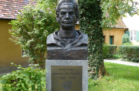 Τράπεζα που δάνεισε χρήματα σε πάπες και αυτοκράτορες βγαίνει προς πώληση