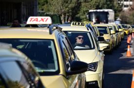 «Χειρόφρενο» τραβούν τα ταξί - Ξεκίνησε απεργία διαρκείας