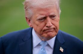 Στο 36% η Τραμπ υποχώρησε καθώς οι τιμές των καυσίμων στις ΗΠΑ αυξάνονται