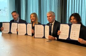 Συμφωνία μεταξύ Διαχειριστών και Ευρωπαϊκής Επιτροπής για τον Κάθετο Διάδρομο