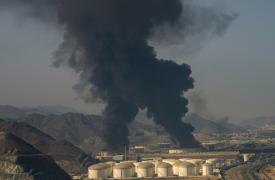 Ιράν προς ΗΑΕ: Εκκενώστε τις πόλεις θα χτυπήσουμε - Πλήγηκαν πετρελαϊκές εγκαταστάσεις