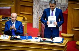 Τα μηνύματα Μητσοτάκη, οι εκλογές και οι επαφές του Αλέξη στο Παρίσι