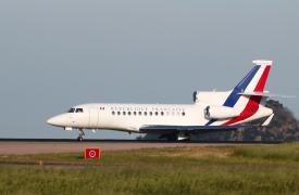 Έφτασε στην Αθήνα ο Μακρόν - Από το αεροδρόμιο στη Ρωμαϊκή Αγορά για τη συζήτηση με τον Κ. Μητσοτάκη