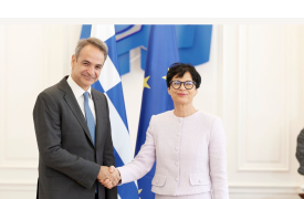 Μητσοτάκης σε Ευρωπαία Επίτροπο Διεύρυνσης: Νέα δυναμική στα Δυτικά Βαλκάνια