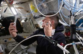 Eπιστρέφουν στη Γη μετά τον γύρο της Σελήνης οι αστροναύτες του Artemis II