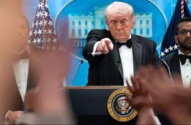 Τραμπ: Άρση ναυτικού αποκλεισμού με συμφωνία για πυρηνικά - Σκληρό μήνυμα Χέγσκεθ