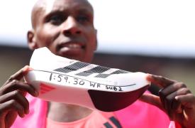Adidas: «Τρέλα» για το 500 δολαρίων παπούτσι που «έτρεξε» κάτω από 2 ώρες τον Μαραθώνιο
