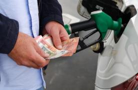 Fuel Pass: «Φρένο - γκάζι» στις αιτήσεις με νέα προβλήματα