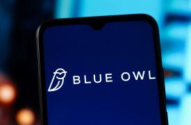 Η Blue Owl περιορίζει τις αναλήψεις σε δύο funds της
