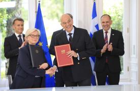 Δένδιας: Υπέγραψε με τη Γαλλίδα ομόλογό του την ανανέωση της «Στρατηγικής Εταιρικής Σχέσης» Ελλάδας – Γαλλίας