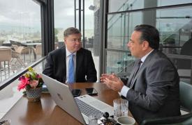 Επίτροπος Ντομπρόβσκις στο Insider: Mέτρα στήριξης με σύνεση - Πιο δύσκολες σήμερα οι συνθήκες στην ΕΕ