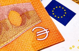 Προσλήψεις 448 διοικητικών υπαλλήλων στην ΕΕ με αρχικό μισθό 6.863 ευρώ