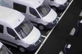 EY: Η ηλεκτροκίνηση των εταιρικών στόλων στην Ευρώπη μπορεί να εξοικονομήσει σχεδόν 250 δισ. ευρώ