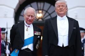 Ο Τραμπ αίρει τους δασμούς σε ουίσκι και μπέρμπον μετά την επίσκεψη του Κάρολου