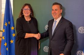 Συνάντηση Παπασταύρου με Ευρωπαία Επίτροπο Μεσογείου - Τι συζήτησαν