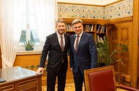 Eπίσημα στο ΠΑΣΟΚ ο Φαραντούρης - Συναντήθηκε με τον Ανδρουλάκη