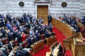 Τα ρουσφέτια, οι βουλευτές «στα μανταλάκια» και η απειλή Γεωργιάδη