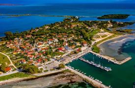 Κορωνησία Άρτας: Το νησάκι του Αμβρακικού με την ιδιαίτερη ομορφιά