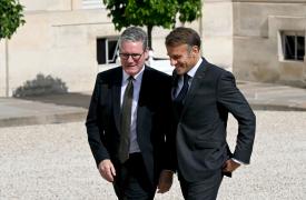 Μακρόν και Στάρμερ θα συμπροεδρεύσουν βιντεοδιάσκεψης για τα Στενά του Ορμούζ