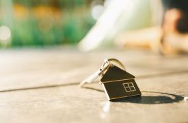 Μεταβιβάσεις ακινήτων μόνο στον συμβολαιογράφο - Πώς ξεμπλοκάρουν τα κατασχεμένα