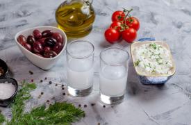 Αλκοολούχα ποτά: Τρίτη χρονιά με εξαγωγές άνω των 100 εκατ. ευρώ - «Βασιλιάς» το ούζο