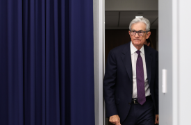 Ο Πάουελ παραδίδει τα σκήπτρα αλλά μένει στο ΔΣ της Fed - Πώς «είδε» πληθωρισμό, ενέργεια, Ιράν