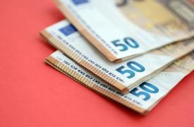 Πώς υπολογίζεται η αποζημίωση απόλυσης και πώς επιδρά η νέα αύξηση του κατώτατου μισθού