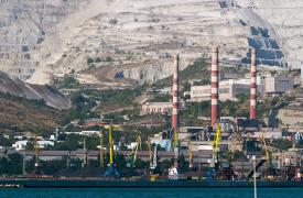 Bloomberg: Στις φλόγες μία από τις πιο κρίσιμες πύλες πετρελαίου της Ρωσίας στη Μαύρη Θάλασσα