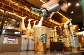 Αναβάθμιση outlook από Starbucks: Κέρδη 510,9 εκατ. δολάρια το β' τρίμηνο - Άλμα εσόδων 9%