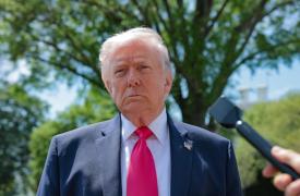 Ο Τραμπ κατηγορεί το Ιράν ότι έχει παραβιάσει πολλές φορές την εκεχειρία