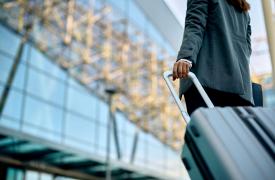 Τουρισμός: Ακρίβεια και γεωπολιτική ανασφάλεια προβληματίζουν αλλά δεν ανακόπτουν τα ταξίδια