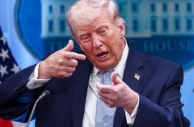 ΗΠΑ: Σε ιστορικό χαμηλό η δημοτικότητα Τραμπ - Μόνο το 26% τον θεωρεί συγκροτημένο