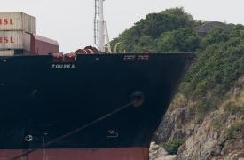 Σε τεντωμένο σxοινί οι συνομιλίες ΗΠΑ και Ιράν – Αντίποινα για το αμερικανικό ρεσάλτο σε ιρανικό πλοίο υπόσχεται η Τεχεράνη